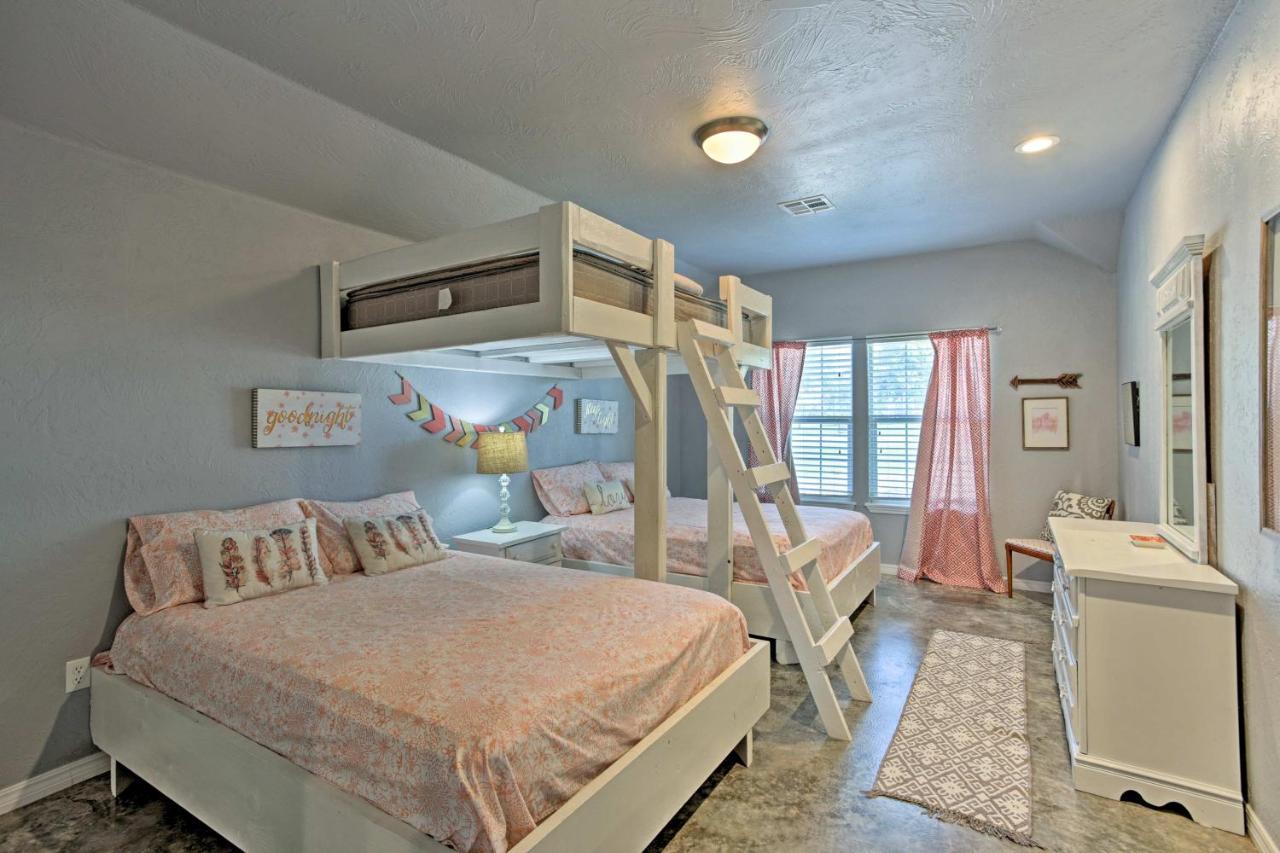 Modern Retreat With Gas Grill - Walk To Lake Texoma! Кінгстон Екстер'єр фото